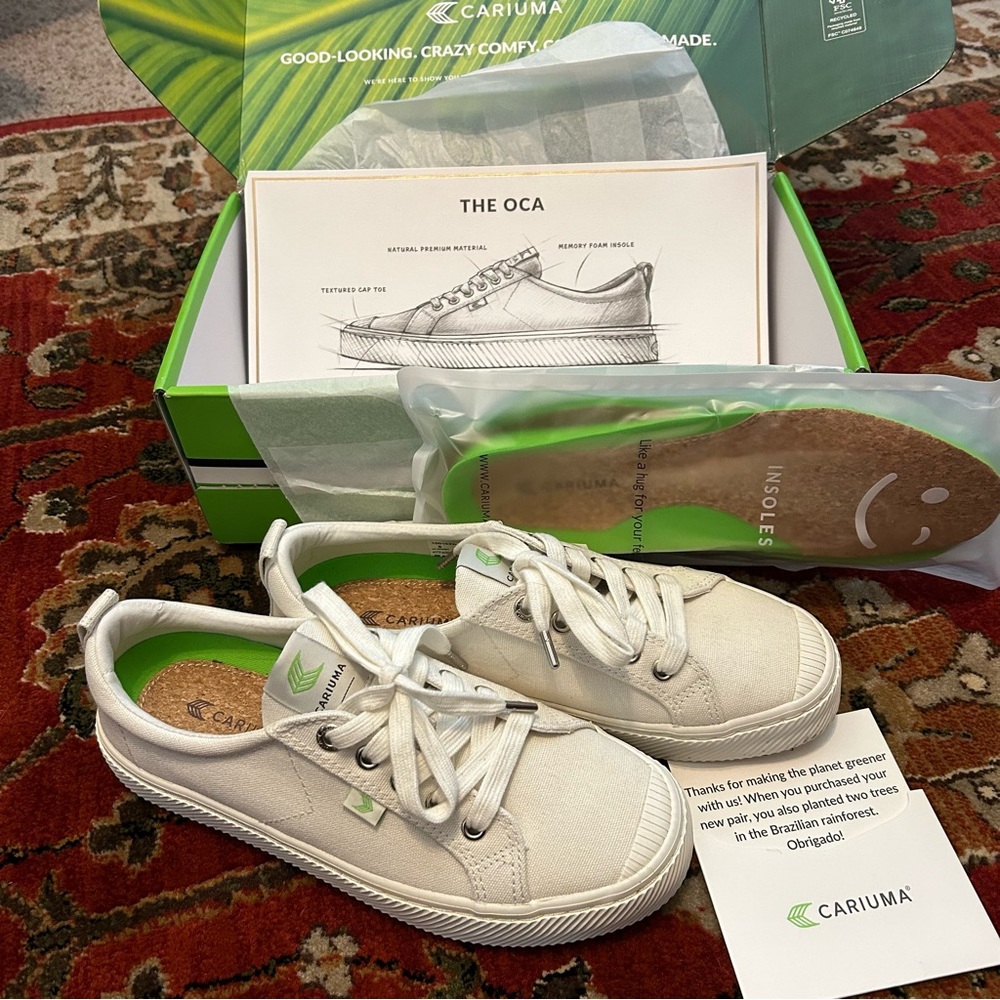 Cariuma Women’s Sz 8 canvas sneaker